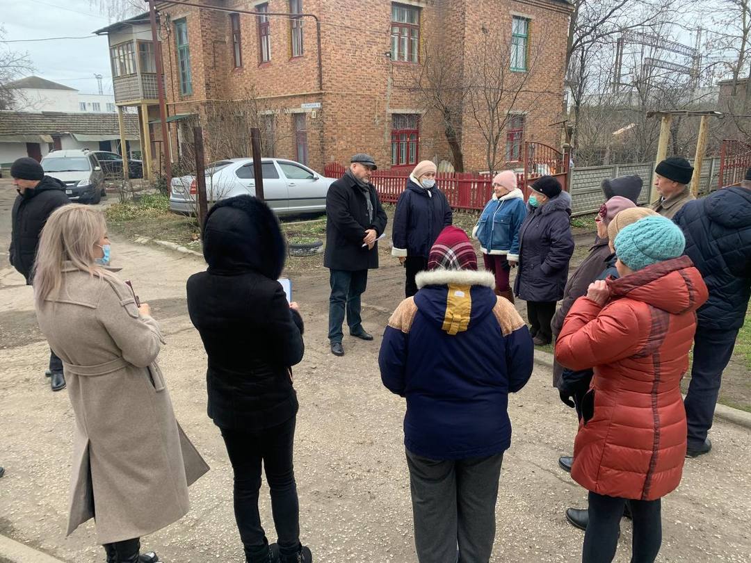 Продолжить практику. Фото жителя. Встреча с жителями МКД осенью. Встречи с жителями МКД зимой. Фото встречи с жителями МКД